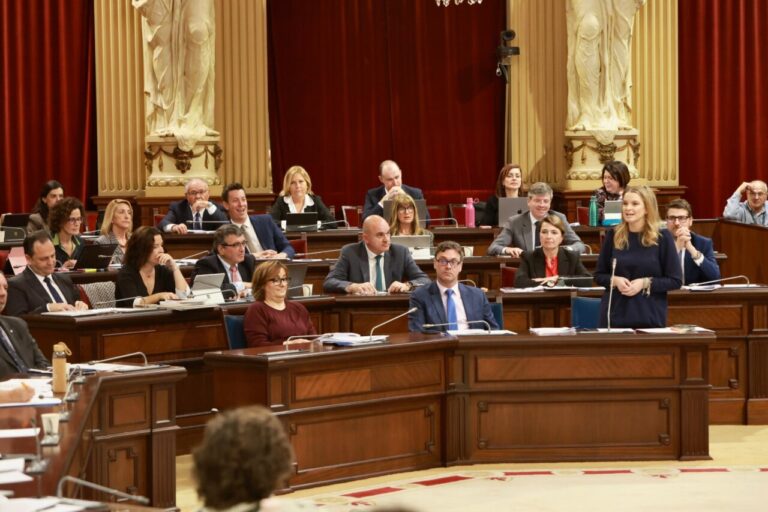 Marga Prohens, en el Parlament el martes.