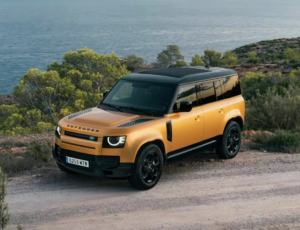 Un veh&iacute;culo Land Rover Defender.