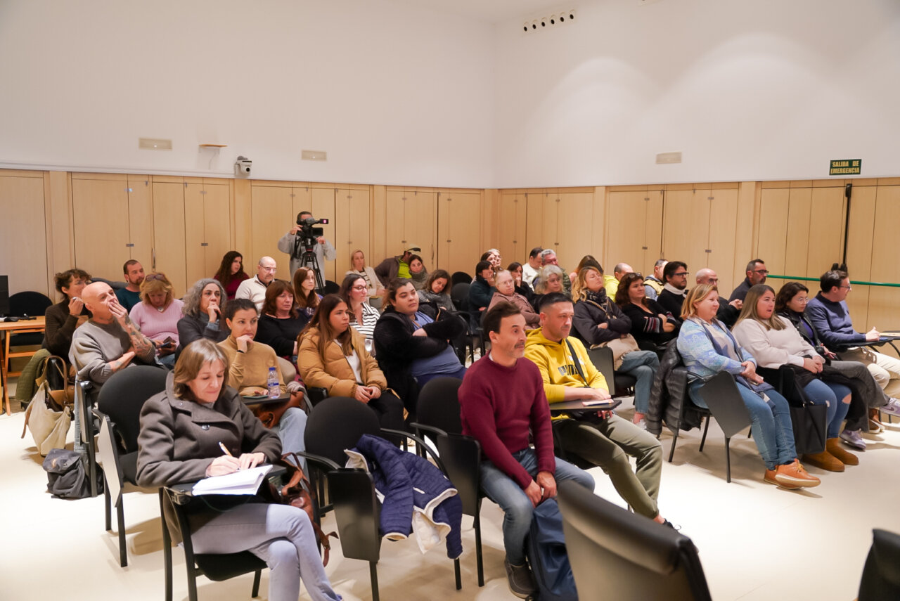 Rafa Ramírez del PSOE en primera fila