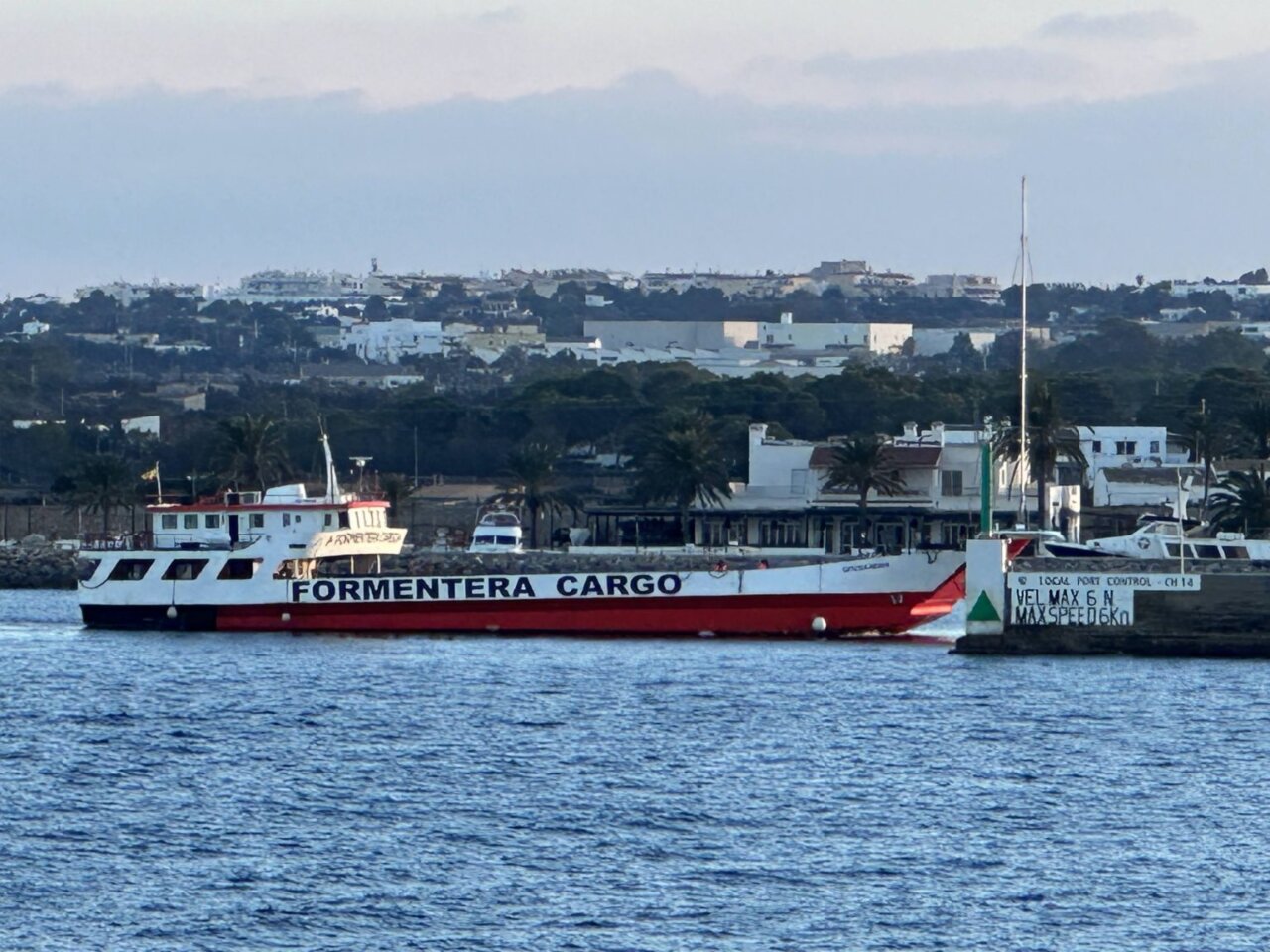 El 'Ofiusa Nova' de Formentera Cargo. (Ferrybalear)