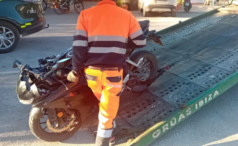 Motocicleta accidentada.