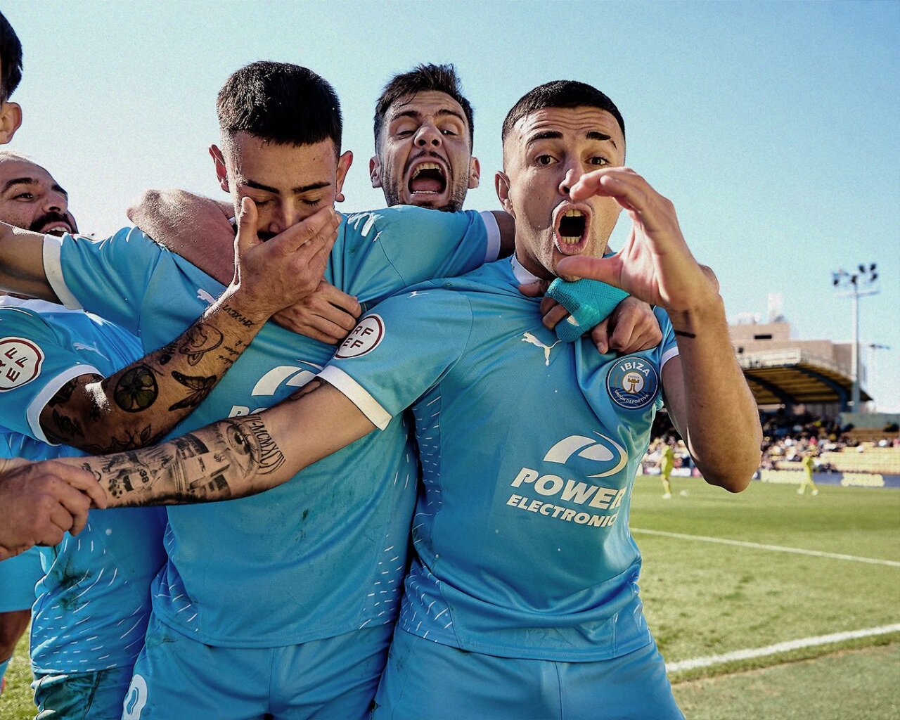 Zarzana festejando el gol.