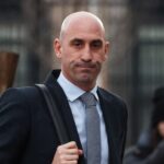 Rubiales se libra de la c&aacute;rcel por el beso en la boca a Hermoso: condenado a 18 meses de multa