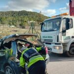 Aparatoso accidente en el Camino de Benimusa: un veh&iacute;culo vuelca tras una colisi&oacute;n