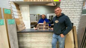 89695437 174306671556568 r