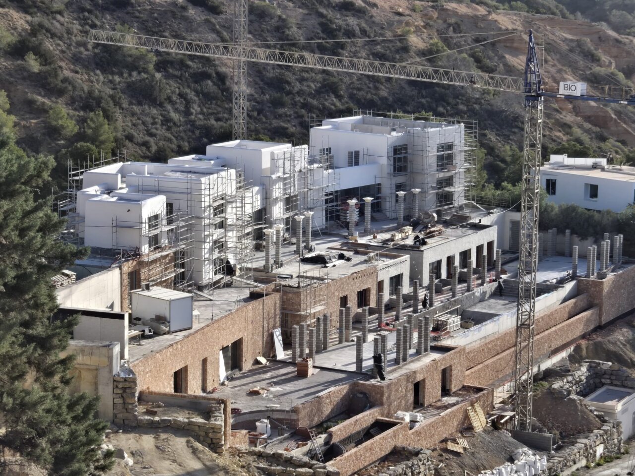 Construction enormous villa on (partly) Cap Serrat