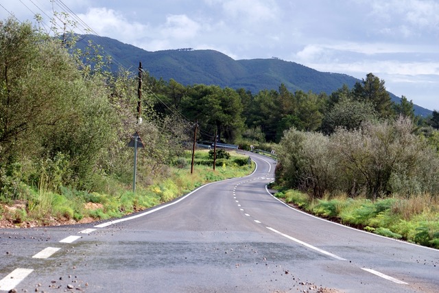 Una de las carreteras asfaltadas en el municipio de Sant Joan.