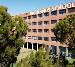 Detienen a un cura por pederastia en el colegio Highlands School