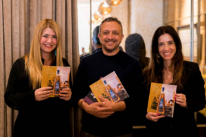 Montse Monsalve, Gabriel Molina Mar&iacute; y Marta Jim&eacute;nez en la presentaci&oacute;n del primer volumen de esta colecci&oacute;n de libros (Foto: Imam Comunicaci&oacute;n)
