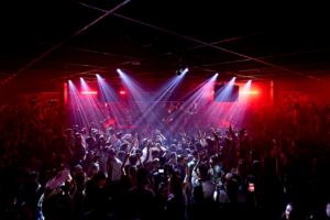 Paco Osuna en la sala Club de H&iuml; Ibiza