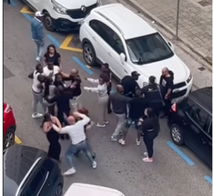 Multitudinaria pelea en Figueretes.