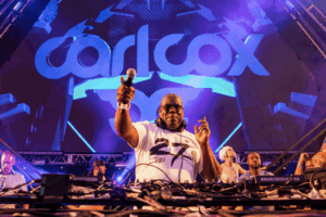 Carl Cox en uno de sus DJ set (Foto Archivo)