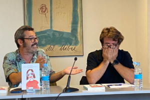 David Ventrura en la presentaci&oacute;n de su libro (Izquierda)