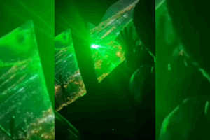 Laser impactando en la cabina de un avi&oacute;n. Archivo