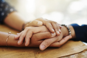 Manos dando apoyo (foto archivo)