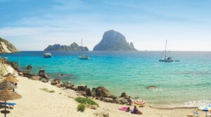 Cala d ' Hort con vista a Es Vedra