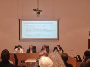 Sanz, presidente de la APB, en el centro junto a Portas, presidente del Consell