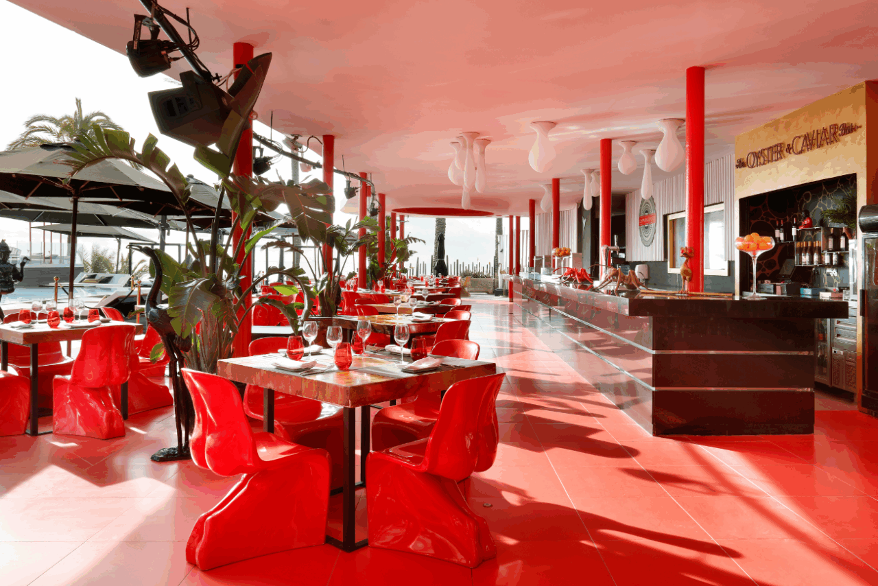The Oyster & Caviar Bar en The Unexpected Ibiza Hotel. The Oyster & Caviar Bar en The Unexpected Ibiza Hotel.