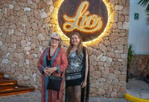 Alba Pau y Marisina Marí en Lío Ibiza. Fotografía de Alejandro Mellón.