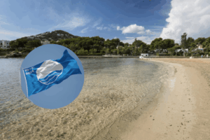 Bandera Azul sobre playa des Riu