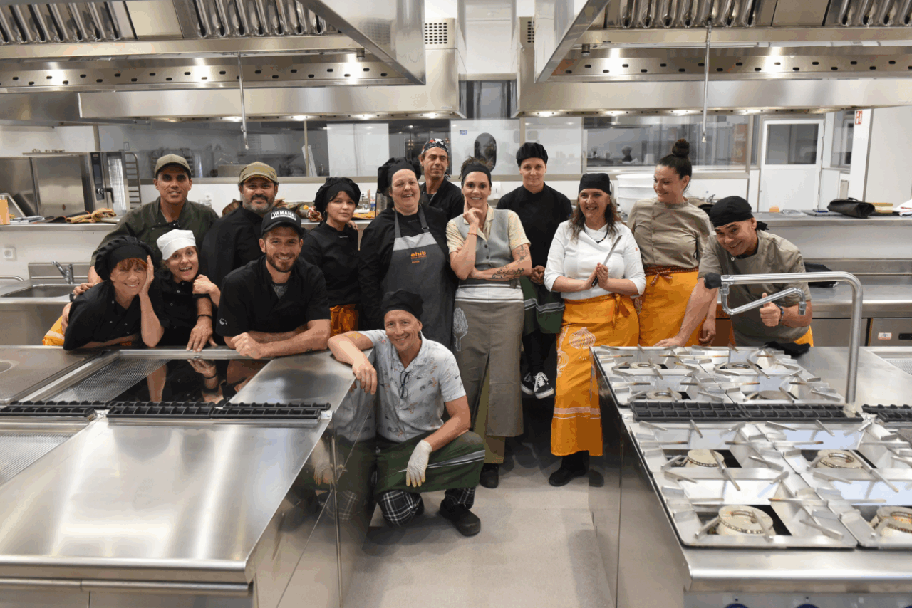 Una docena de cocineros y cocineras profesionales participan de curso intensivo de cocina sostenible Una docena de cocineros y cocineras profesionales participan de curso intensivo de cocina sostenible