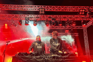 Dj dramones en una fiesta de ibiza ( Foto @djdramones)