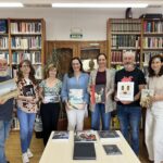 Entrega libros Sant Josep és (Foto Ayuntamiento de Sant Josep)