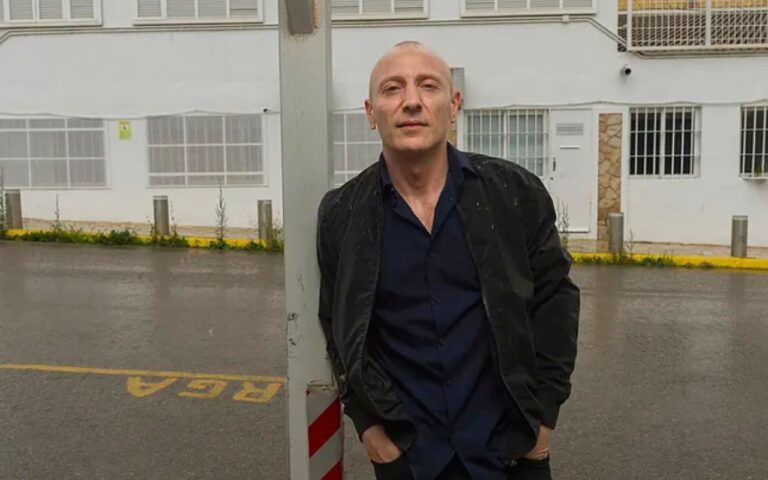 Francesco Alesse, la semana pasada, delante del centro penitenciario de Ibiza, donde pasó casi tres años preso.GERMÁN LAMA (ARABA PRESS)