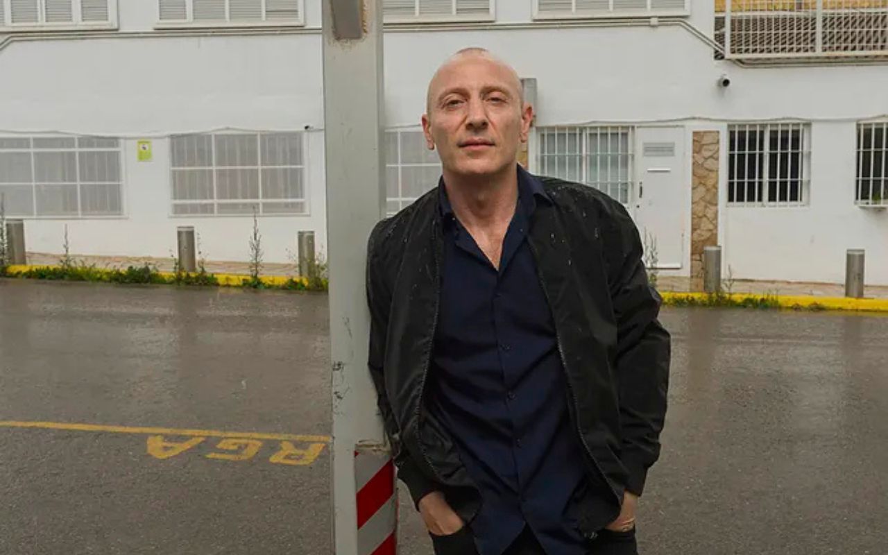 Francesco Alesse, la semana pasada, delante del centro penitenciario de Ibiza, donde pasó casi tres años preso.GERMÁN LAMA (ARABA PRESS)