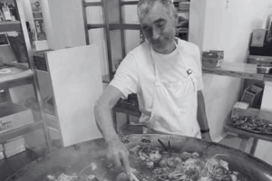 Joan Ribas Ferrer cocinando (Foto Archivo Familiar)