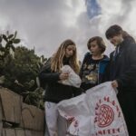 Jovenes recogiendo plástico. Fotografía de IbizaPreservation.org