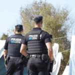 La Policía Local de Ibiza durante la intervención en el asentamiento (Foto @policiaeivissa)