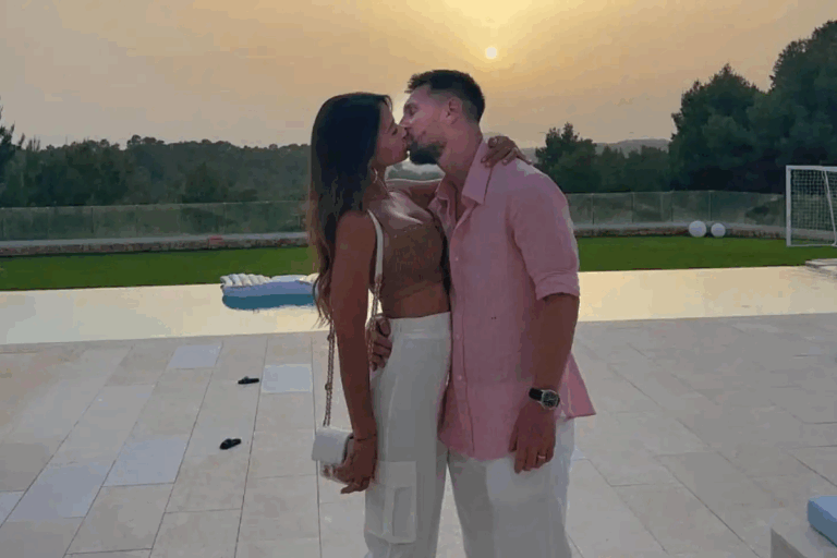 Messi y Antonella en la mansión de Ibiza