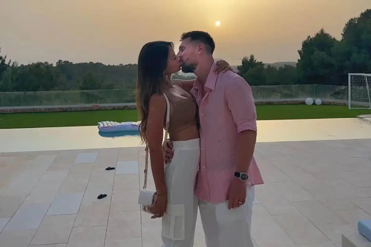 Messi y Antonella en la mansión de Ibiza