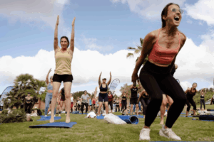 Mujeres participan de Formentera Zen 2024