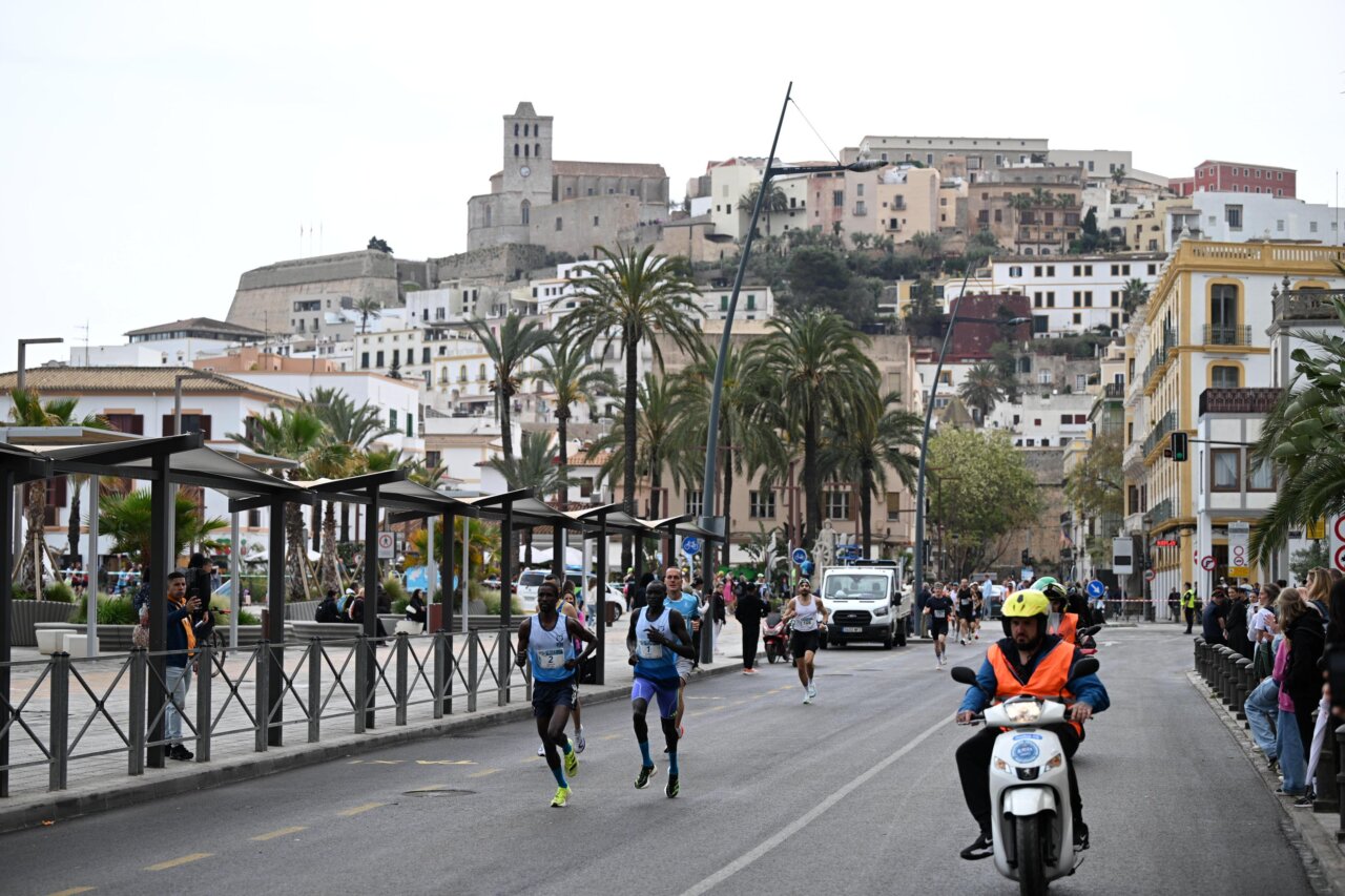Salida 42K Santa eulària Ibiza Marathon