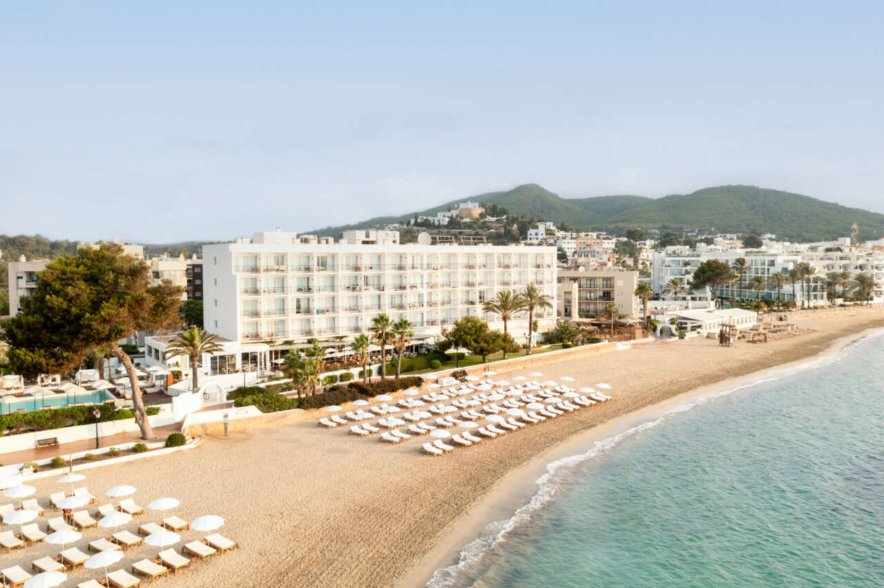Vista exterior del Hotel Riomar de Santa Eulària. Vista exterior del Hotel Riomar de Santa Eulària.