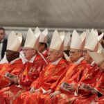 Un grupo de cardenales en la misa que dio inicio al cónclave en Roma