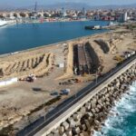 Dique flotante en construcción.