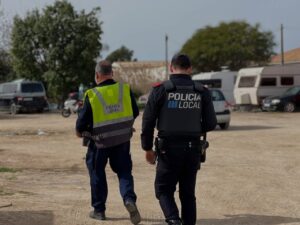 La Policía de Ibiza durante la detención por violencia de género.