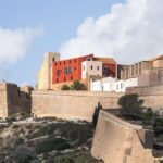 Ibiza y Paradores firman la paz pero no dan fecha de apertura del hotel que lleva dos d&eacute;cadas en construcci&oacute;n