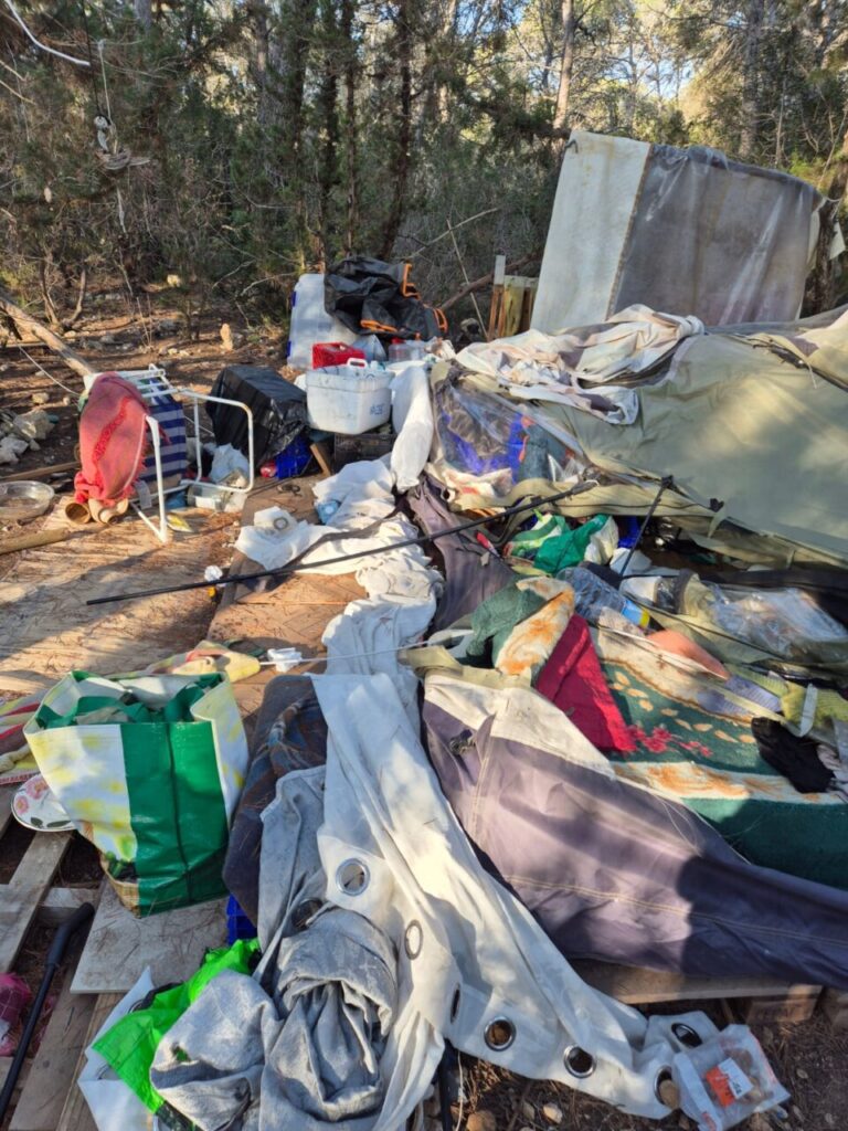 20250630 Santa Eulària retira más de 3,5 toneladas de residuos provocados por acampadas ilegales en zonas forestales 5 (1)