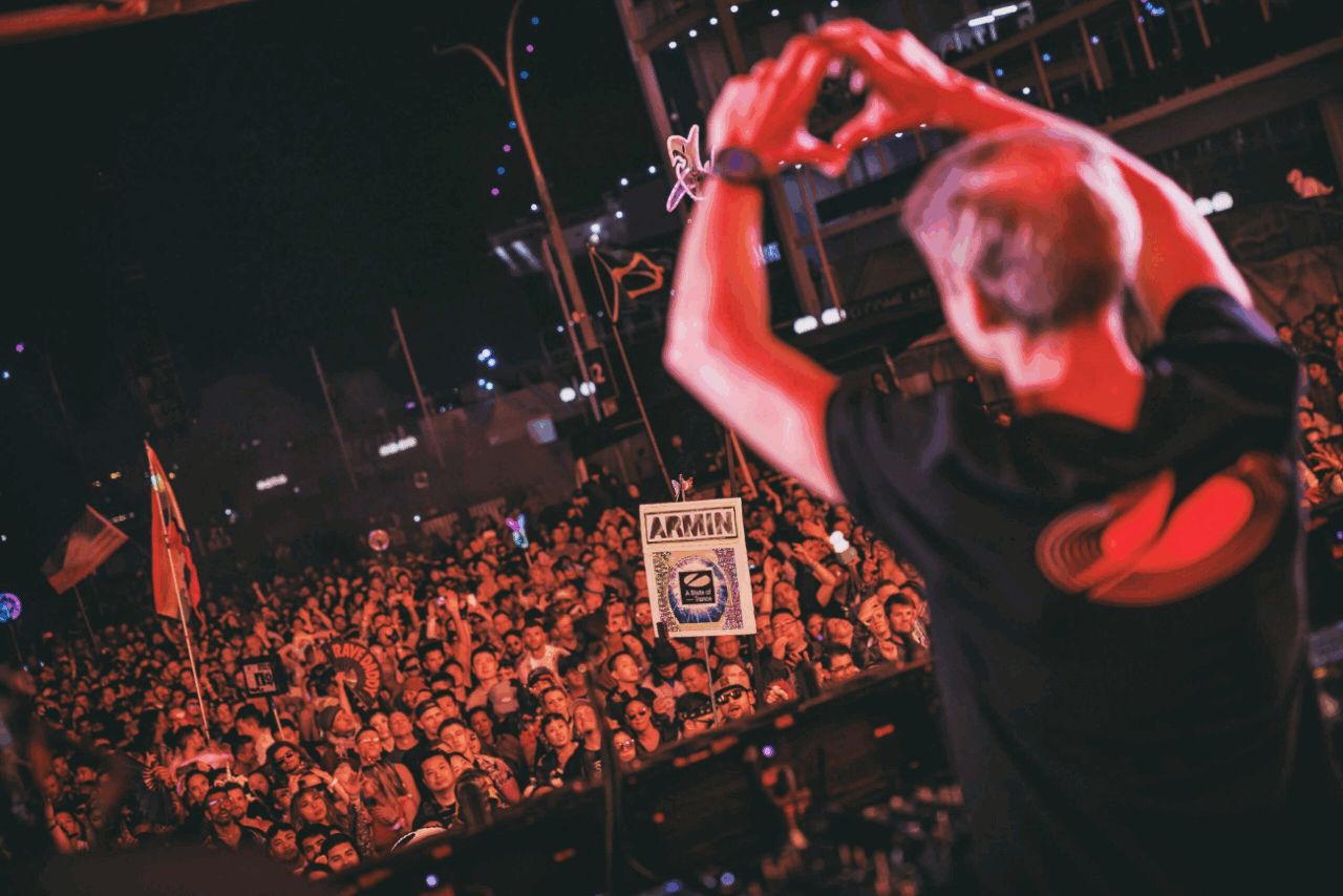 Armin Van Burren en Ushuaïa (Foto Bart Heemskerk)