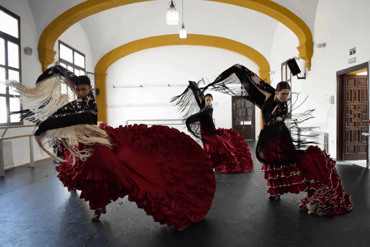 Bailarinas de Flamenco. Conservatorio Profesional de Danza “Antonio Ruiz Soler”