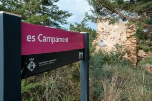 Cartel de es Campament. EFE