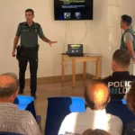 Charla de la Guardia Civil a adultos mayores.