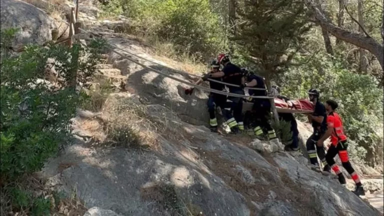 Cuerpo de bomberos durante el rescate. Bombers d'eivissa