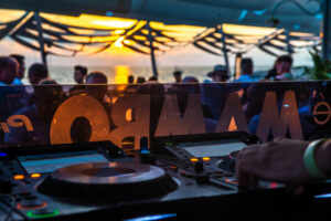 Dj durante una actividade del Grupo Mambo. Archivo.