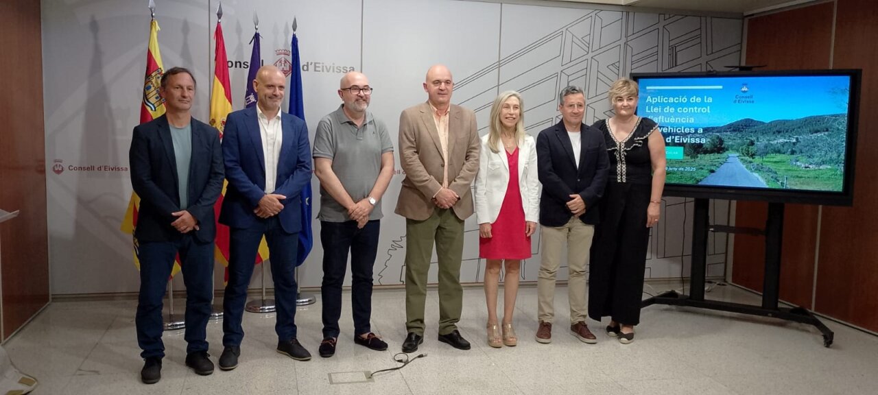 El presidente insular junto a representantes de los cinco ayuntamientos
