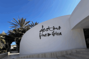 Fachada de Destino Five Ibiza, de Pacha Group